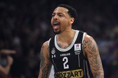 Ο Κάρλικ Τζόουνς «έσπασε» τη σιωπή του μετά τον καβγά στο Βελιγράδι (pic)