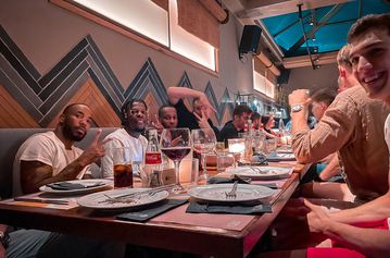 Δείπνο αποχαιρετισμού στο Περιστέρι