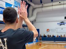 Ο Λαρεντζάκης πανηγύρισε τρίποντα των Χουάντσο και Λεσόρ και οι χρήστες του «Χ» αναρωτήθηκαν εύλογα (vid)