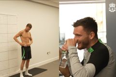 Σαλάχ και Ρόμπερτσον έκαναν πλάκα στον μποξέρ Χέντερσον (vid)