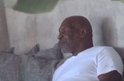 Ο «πιο κακός άνθρωπος στον κόσμο» κάνει διακοπές στη Μύκονο - Τι συνέβη με θαυμαστή του