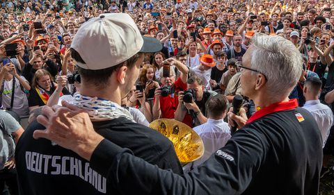 Το γλέντι των Γερμανών για την κατάκτηση του Μουντομπάσκετ (vid)