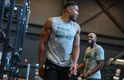 Σε καλή κατάσταση ο Αντετοκούνμπο - Επέστρεψε στις προπονήσεις των Μπακς χωρίς δεμένο πόδι