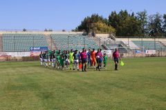 Τρομερό ξύλο στο Πανθρακικός – Εθνικός: Εισβολή ανθρώπων των πάγκων στο γήπεδο, τραυματίας παίκτης και οριστική διακοπή!