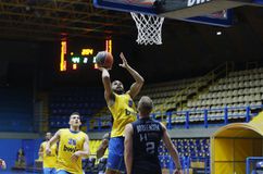 Το Περιστέρι επιβλήθηκε του Κολοσσού