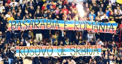 Βαριά τιμωρία από την UEFA στην Ρουμανία για τα πανό κόντρα στο Κόσοβο με πολιτικό μήνυμα (vids)