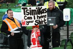 «Τσιμίκα μπορώ να έχω τη φανέλα σου;»: Νεαρός Ιρλανδός οπαδός της Λίβερπουλ ζήτησε τη φανέλα του Έλληνα μπακ