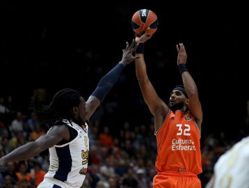 Βαλένθια: Αμφίβολος για Ολυμπιακό ο Ντέιβις, δεν αγωνίζεται κόντρα σε Ερυθρό και Άλμπα