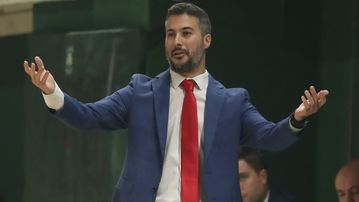 Νίκλας: «Οι ξένες παίκτριες επηρεάστηκαν από τη Λεωφόρο - Με ρωτούσαν γιατί υπάρχει τόσος καπνός στο γήπεδο»