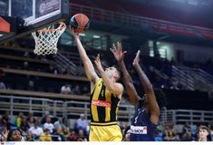 Ο Καράμπελας έπιασε την άμυνα του Κολοσσού στον ύπνο και σκόραρε (vid)