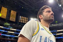 Ο Κωνσταντίνος Αργυρός επέστρεψε στο Λ.Α. και πήγε ξανά να δει τους αγαπημένους του Λέικερς (vid)