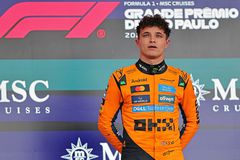 Απαράδεκτη χειρονομία μηχανικού της Racing Bulls κατά του Νόρις στο GP του Σάο Πάολο (vid)