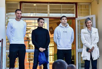 Παντελίδης, Πέτκοφ και Λίγδας μοίρασαν αυτόγραφα και χαμόγελα σε Δημοτικό της Κηφισιάς