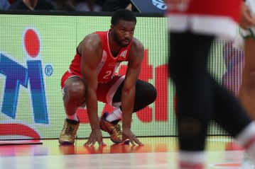 Oι παγωμένες αντιδράσεις του κόσμου από τον τραυματισμό του Έβανς στο Ολυμπιακός - Ζαλγκίρις (vid)