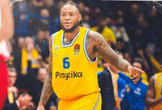 Η Αρμάνι εκπέμπει SOS, έχασε και από τη Μακάμπι