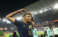 Πως η μητέρα του Εμπαπέ πυροδότησε μεταγραφικά σενάρια του Γάλλου σταρ στη Λίβερπουλ