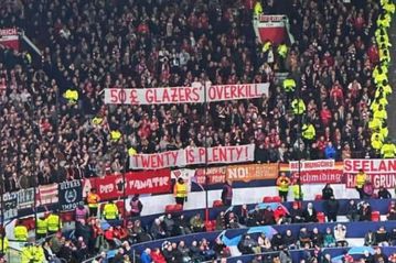 «Πενήντα λίρες, υπερβολή των Γκλέιζερς»: Τα παράπονα των οπαδών της Μπάγερν για την τιμή των εισιτηρίων στο «Ολντ Τράφορντ»