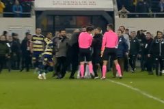 Μετά την επίθεση στον διαιτητή, ξεκινάει ξανά το πρωτάθλημα στην Τουρκία