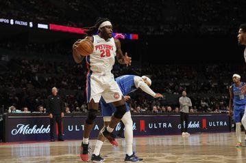 Εντυπωσιακοί Πίστονς συνέτριψαν τους Χοκς