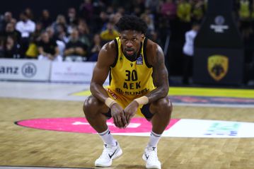 Κατάθεση ψυχής από τον Σίλβα στο flu game του κόντρα στον Παναθηναϊκό