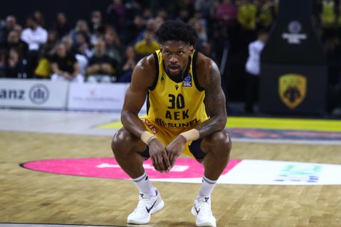 Κατάθεση ψυχής από τον Σίλβα στο flu game του κόντρα στον Παναθηναϊκό