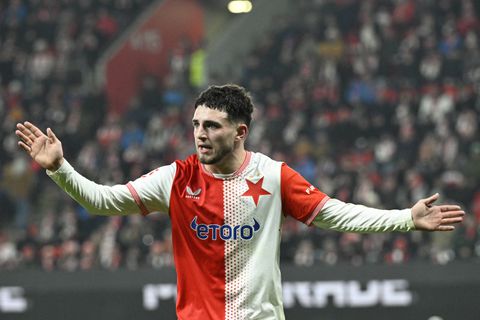 Ο Ζαφείρης έκλαψε στο «αντίο» του στη Σλάβια Πράγας - Η ομιλία του και η αποθέωση των συμπαικτών του (vid+pic)