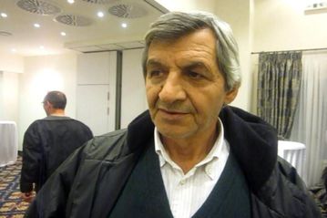 Τιμητική βράβευση στον Άγγελο Σπυρίδωνα από την ΠΑΕ Άρης και τους Βετεράνους πριν τον Ολυμπιακό