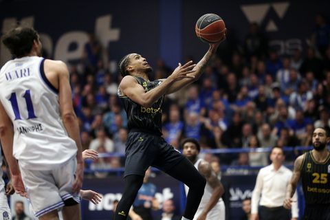 Με ηγέτη τον Τζόουνς ο Άρης «απέδρασε» από το καυτό Ιβανώφειο