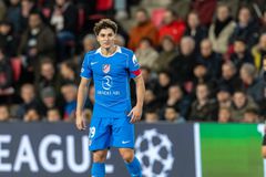 Ξεκάθαρη απάντηση του Χούλιαν Άλβαρες στο ενδιαφέρον της Μπαρτσελόνα