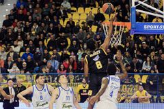 Η ΑΕΚ έφυγε με... οριακή νίκη από την Καρδίτσα