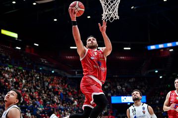 Η Αρμάνι τα... χρειάστηκε αλλά επικράτησε της Τορτόνα στο «Φόρουμ»