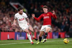 Η Τότεναμ «επέστρεψε» δύο φορές κόντρα στη Γιουνάιτεντ και έμεινε όρθια στη ματσάρα του «Ολντ Τράφορντ»