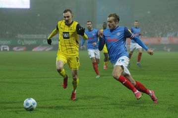 Ντόρτμουντ για... κλάματα, βαριά ήττα με τεσσάρα από τη Χόλσταϊν Κίελ!