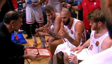 Ο Μπαρτζώκας έδωσε ρόλο προπονητή στον Φουρνιέ κατά τη διάρκεια τάιμ άουτ (vid)