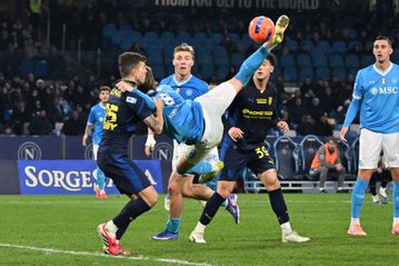 Νέα απώλεια βαθμών για τη Νάπολι, «λευκή» ισοπαλία με την Πάρμα