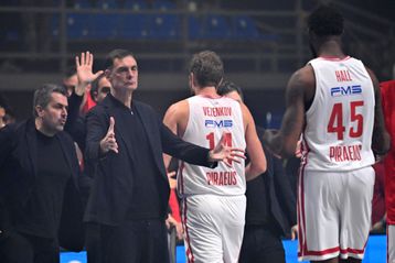 «Ο Σάσα είναι... ο Σάσα» - Ο Μπαρτζώκας αποθέωσε τον Βεζένκοφ