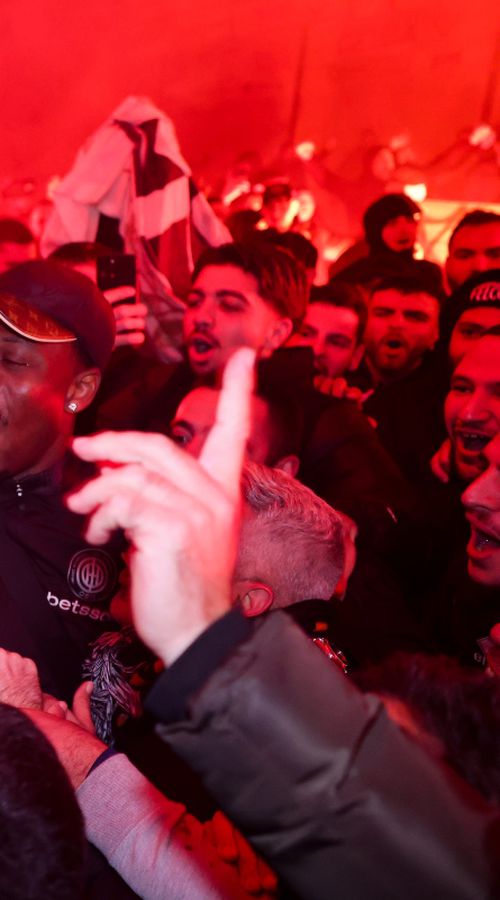 Το Ηράκλειο... φλέγεται- Υποδοχή ηρώων από τους φίλους του ΟΦΗ στην αποστολή (pics+vid)