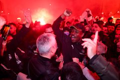 Το Ηράκλειο... φλέγεται- Υποδοχή ηρώων από τους φίλους του ΟΦΗ στην αποστολή (pics+vid)