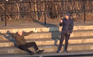 Αυτός είναι έρωτας για την ομάδα: Δύο οπαδοί στη Βουλγαρία ταξίδεψαν 100 χλμ. και έκαναν μόνοι τους κερκίδα (vid)