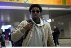 «Παρακαλείται ο επιβάτης Ναν Κέντρικ να προσέλθει...»: Επικό σκηνικό με τον Αμερικανό στο αεροδρόμιο