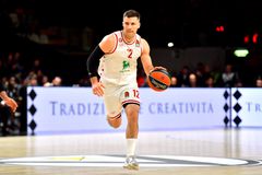 Ο αγκώνας του Μπάρον έχει πρόβλημα και η Μιλάνο τον... ξεχνάει επ' αόριστον