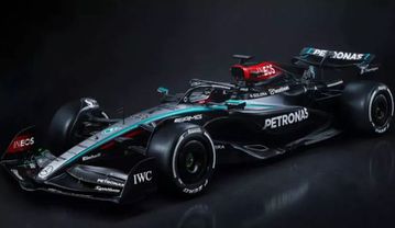 Η Mercedes αποκάλυψε την W15 που θα οδηγήσει για τελευταία φορά ο Χάμιλτον (vid & pics)