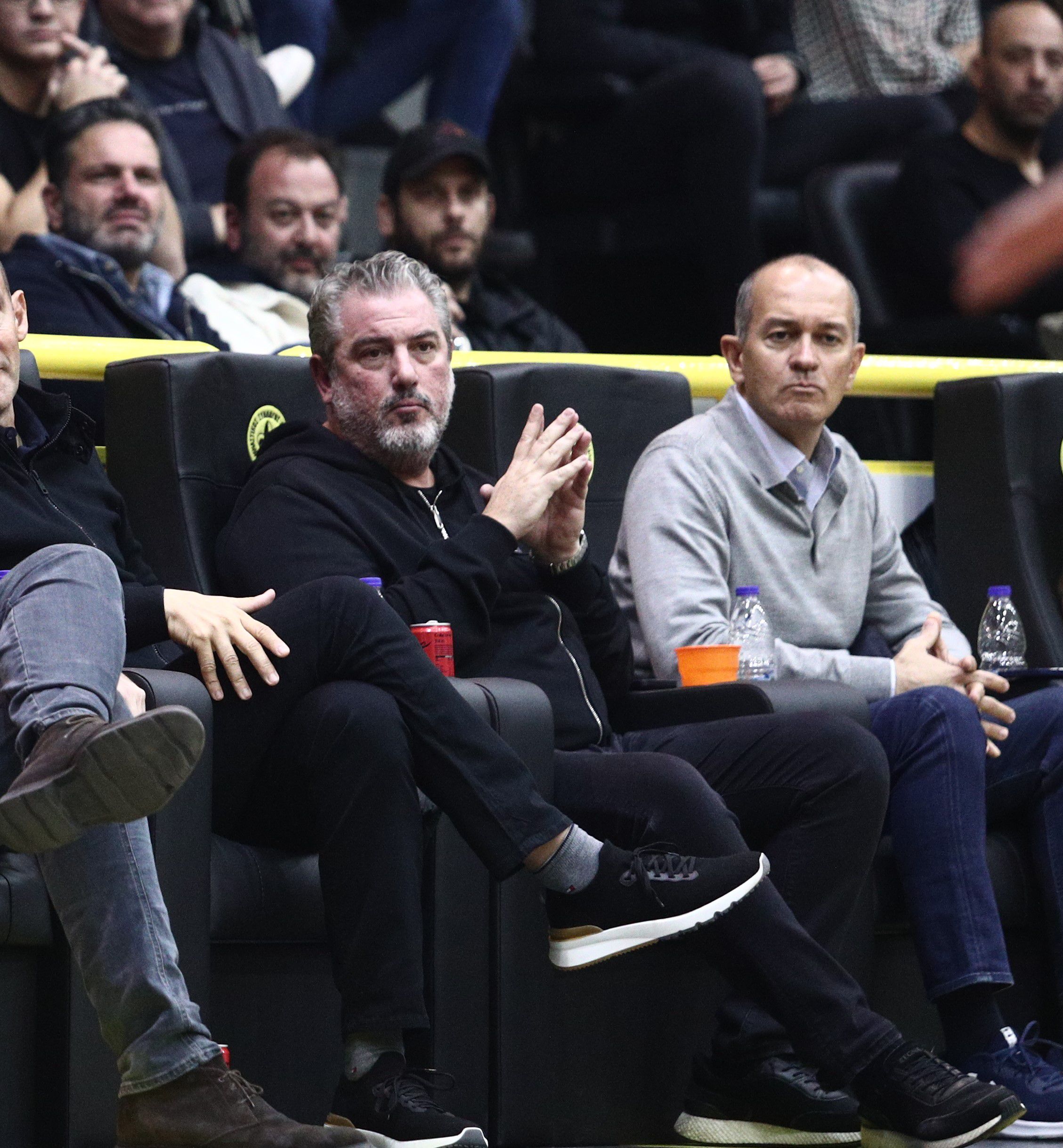 Στασινόπουλος: «Όλοι σας και μόνοι μας»! (pic)