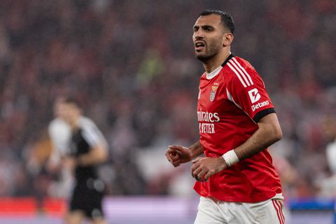 Έξαλλος ο Παυλίδης με τον αγωνιστικό χώρο στο ματς της Μπενφίκα: «Δεν μας επέτρεψε να παίξουμε»