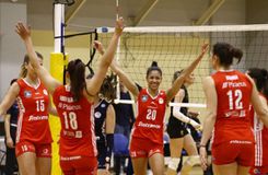 Ο Ολυμπιακός «λύγισε» την ΑΕΚ στο Ολυμπιακό Χωριό