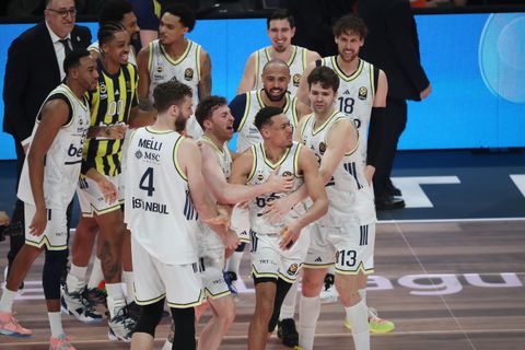 Η απάντηση της συζύγου του Μπόλντουιν για την ένταση στο Telekom Center Athens (pic)