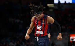 Η Μπασκόνια με μαγικό δίδυμο Χάουαρντ-Μονέκε κυριάρχησε της Αρμάνι