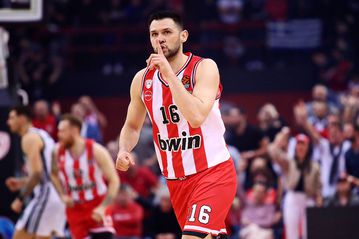 Ο «προφήτης» Μωυσής, ο «αλήτης» Παπανικολάου, ο δυναμίτης Ολυμπιακός και το μεταμεσονύκτιο... κερασάκι με τον Φαλ