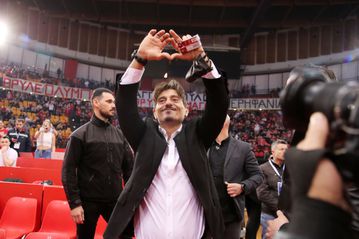 H... καρδούλα του Γιαννακόπουλου στον κόσμο του Ολυμπιακού (pics)