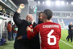 «Τρελάθηκε» ο Καραπαπάς με την πρόκριση του Ολυμπιακού (gallery)